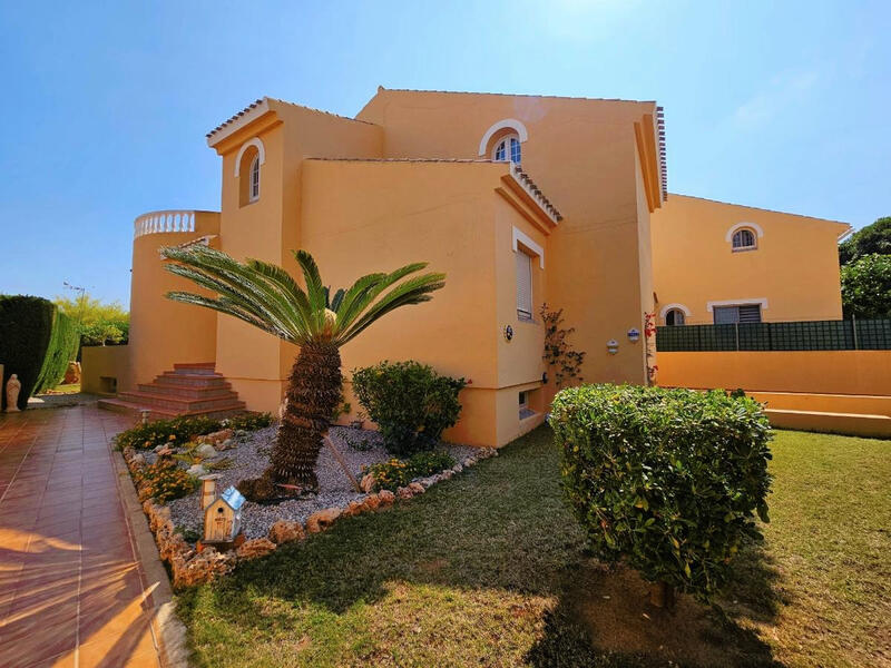 Villa for sale in Torrevieja, Alicante