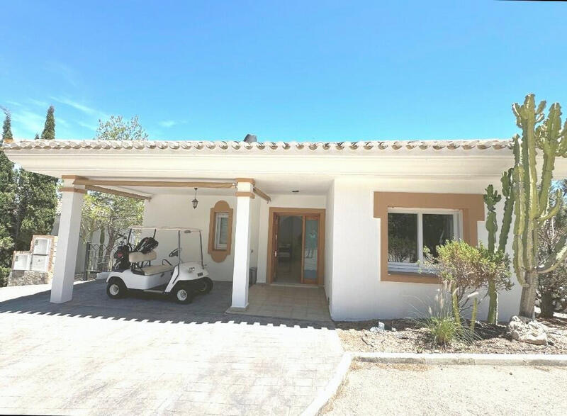 Villa for sale in Torrevieja, Alicante