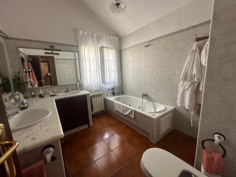 4 bedroom Villa for sale