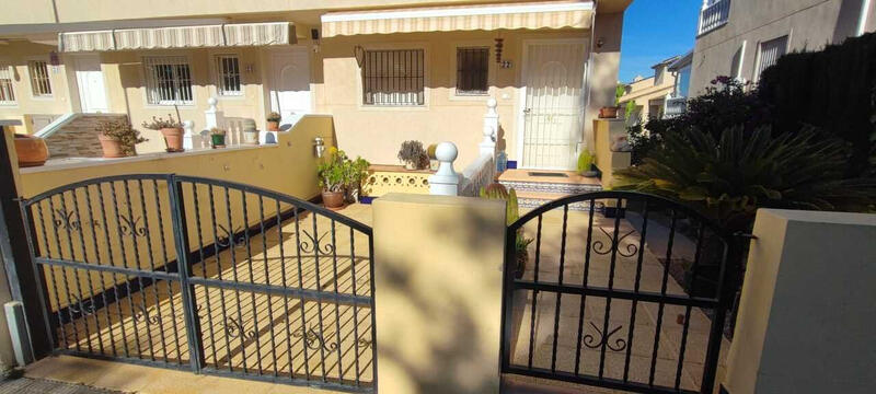 Townhouse for sale in Benijófar, Alicante