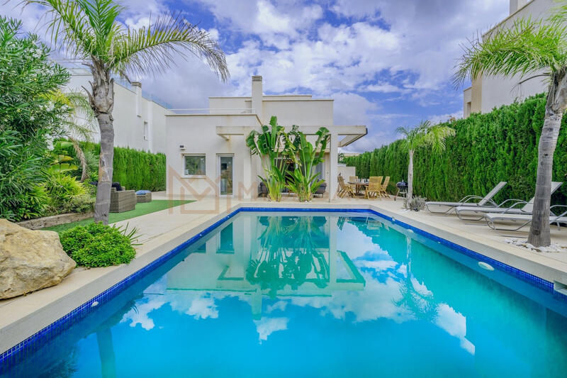 Villa for sale in Torrevieja, Alicante