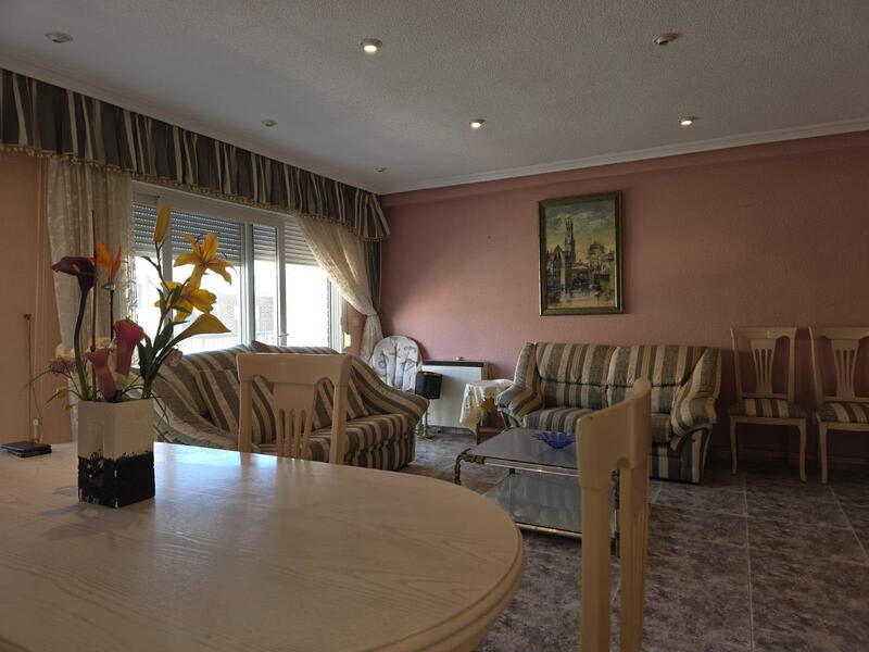 3 bedroom Apartment for sale