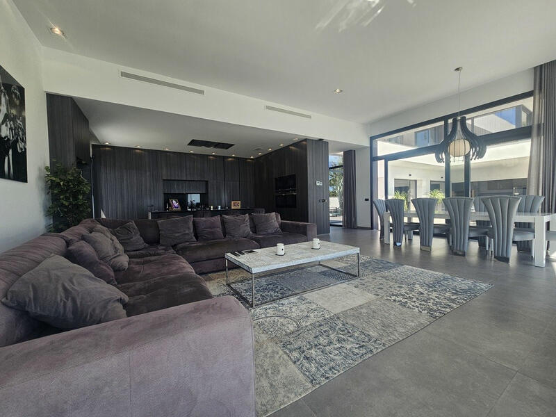 4 bedroom Villa for sale