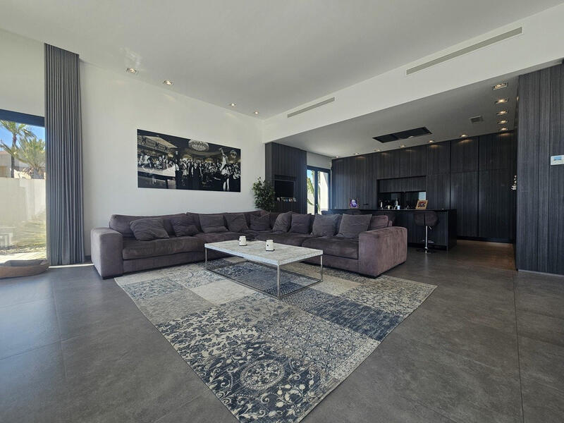 4 bedroom Villa for sale