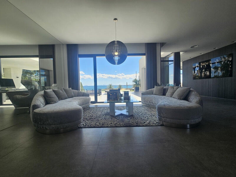 4 bedroom Villa for sale