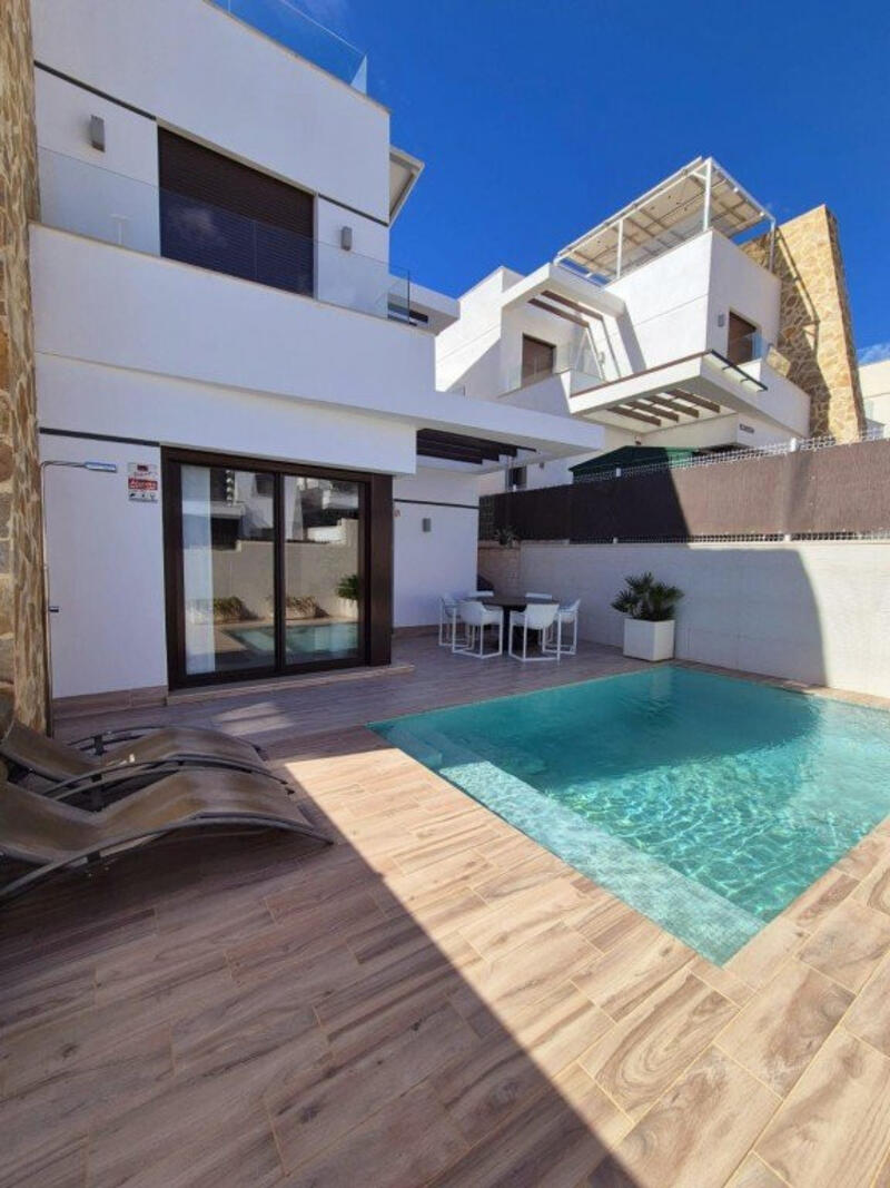Villa Te koop in Villamartin, Alicante