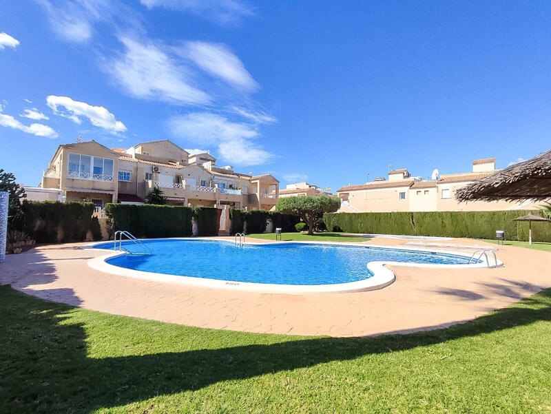 Villa til salg i Torrevieja, Alicante