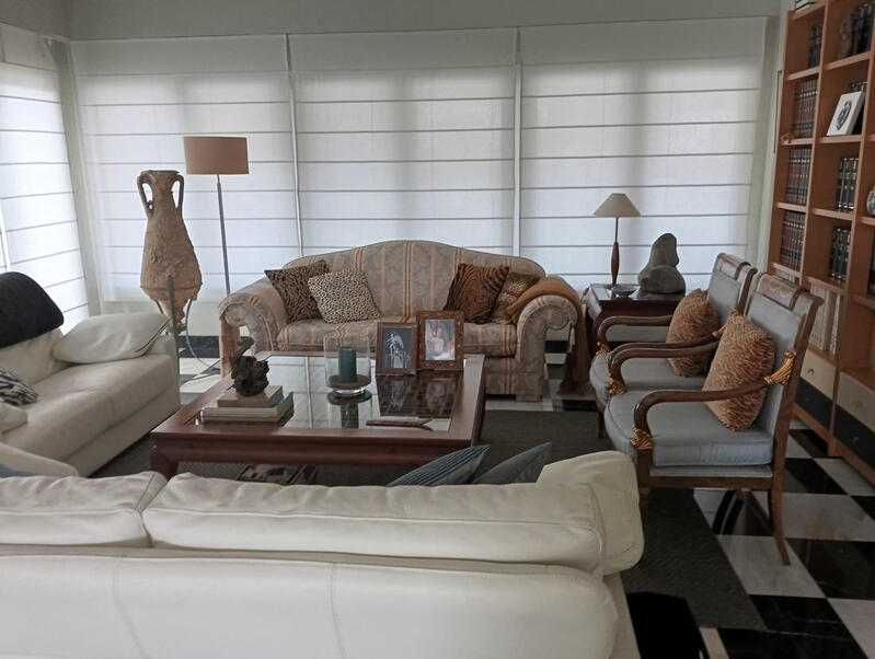 6 bedroom Villa for sale