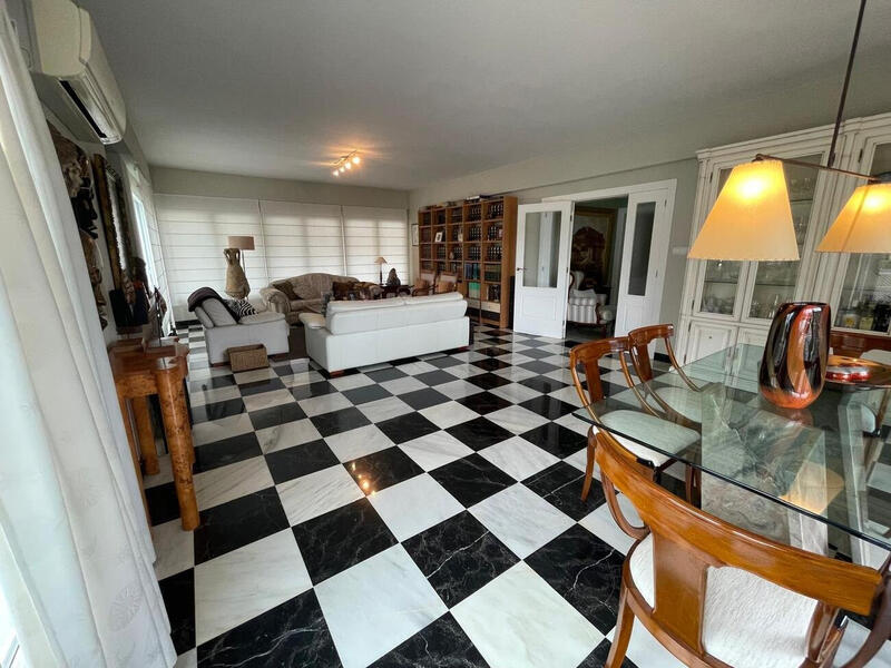 6 bedroom Villa for sale
