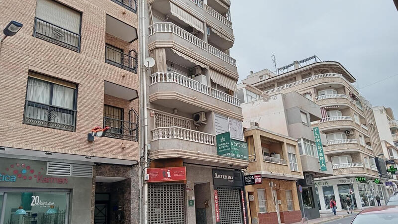 квартира продается в Torrevieja, Alicante
