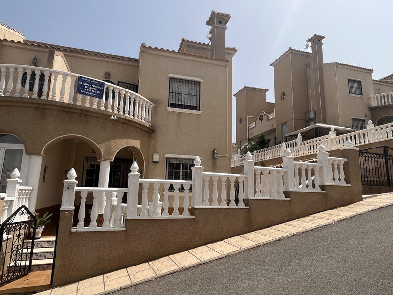 Maison de Ville à vendre dans Villamartin, Alicante