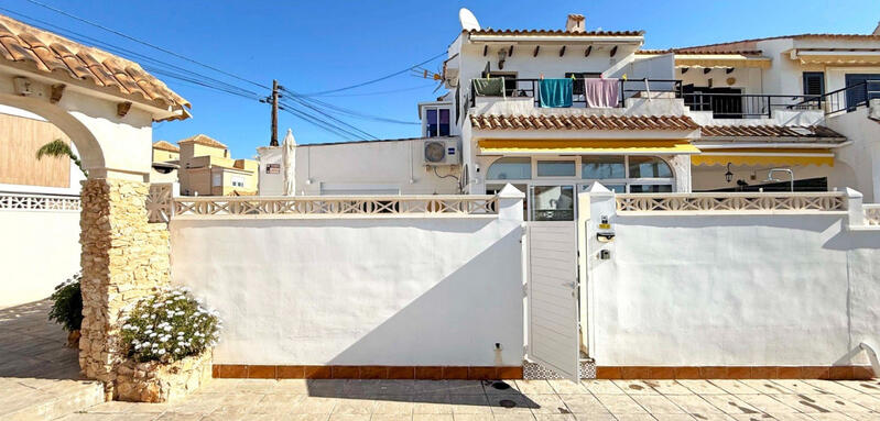 Villa til salg i Torrevieja, Alicante
