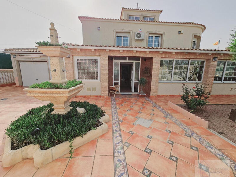 Villa for sale in Torrevieja, Alicante