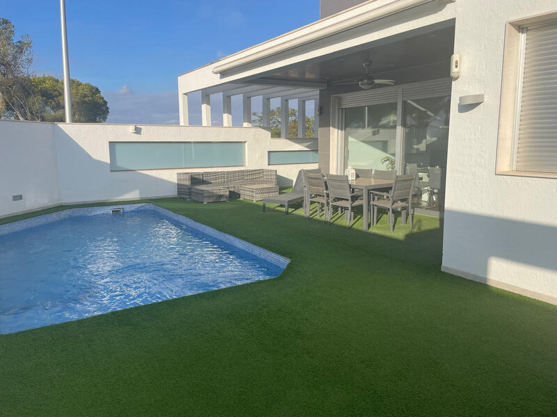 Villa for sale in Pilar de la Horadada, Alicante