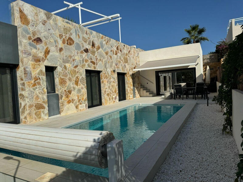 вилла продается в Torrevieja, Alicante
