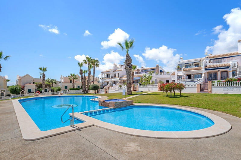 Villa til salg i Orihuela Costa, Alicante