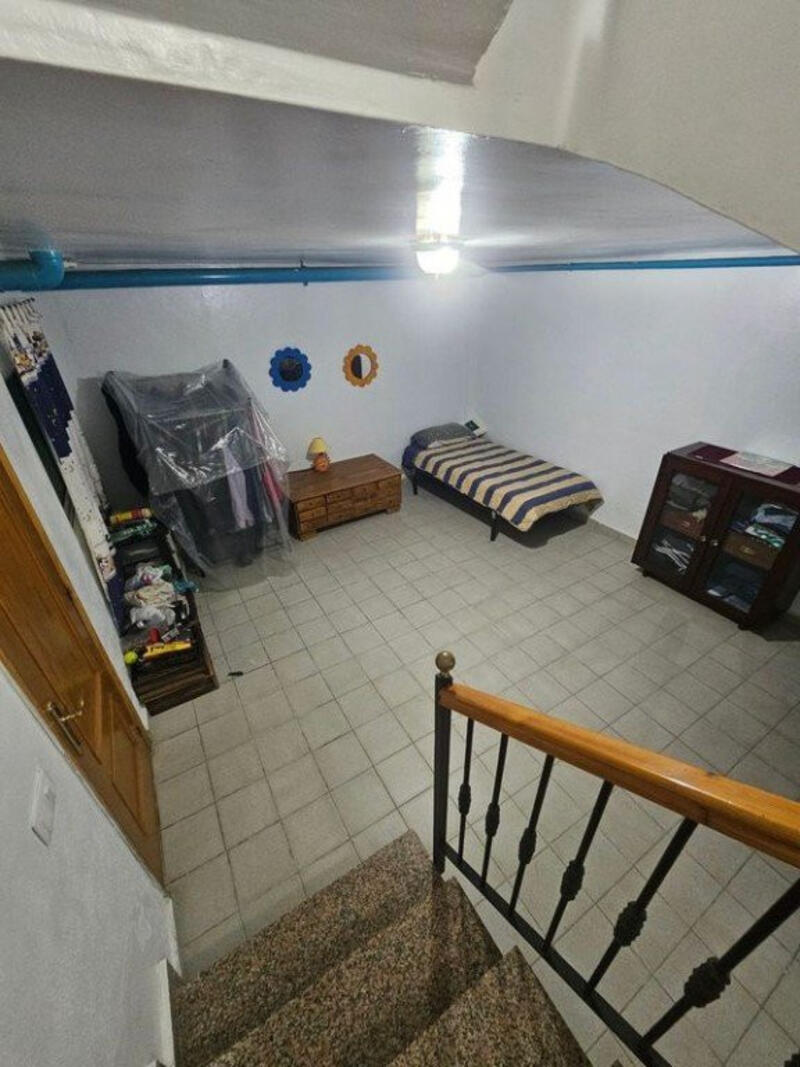5 bedroom Townhouse for sale