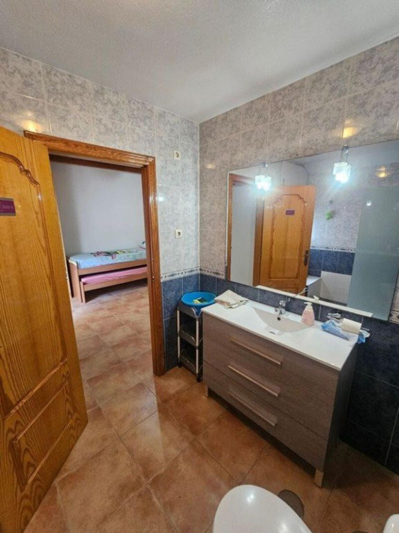 5 bedroom Townhouse for sale