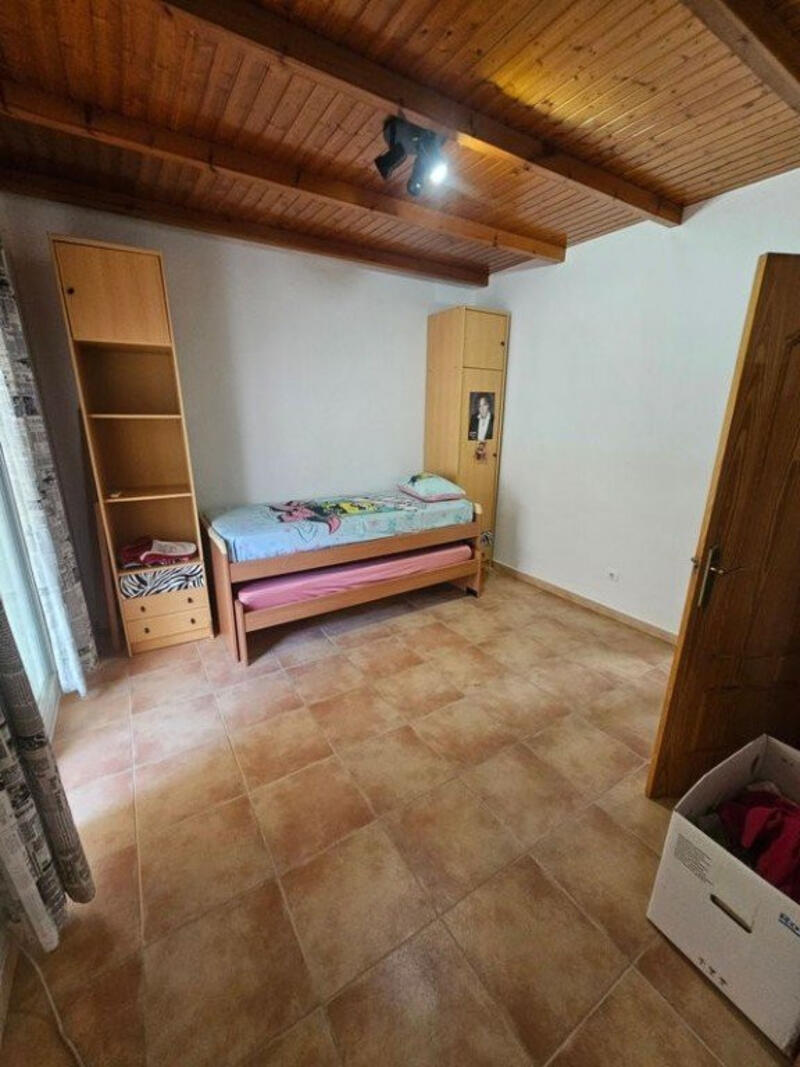 5 bedroom Townhouse for sale