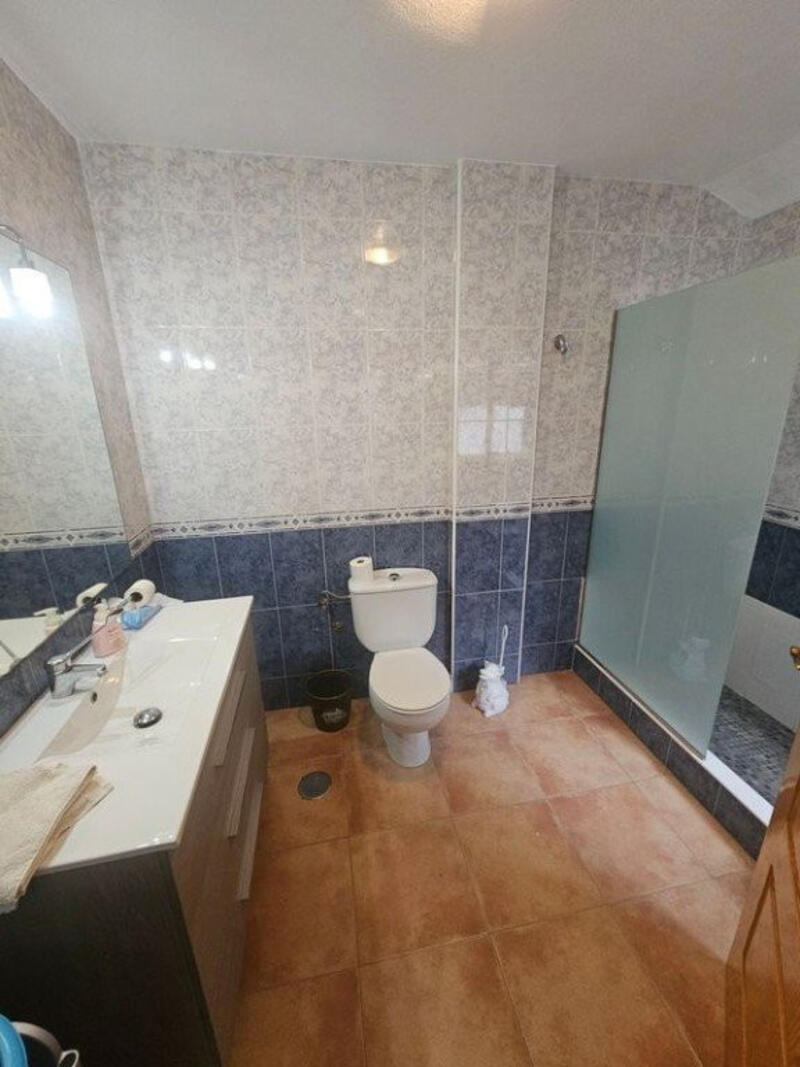 5 bedroom Townhouse for sale