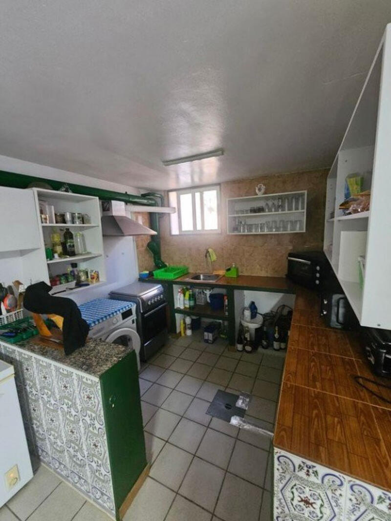 5 bedroom Townhouse for sale