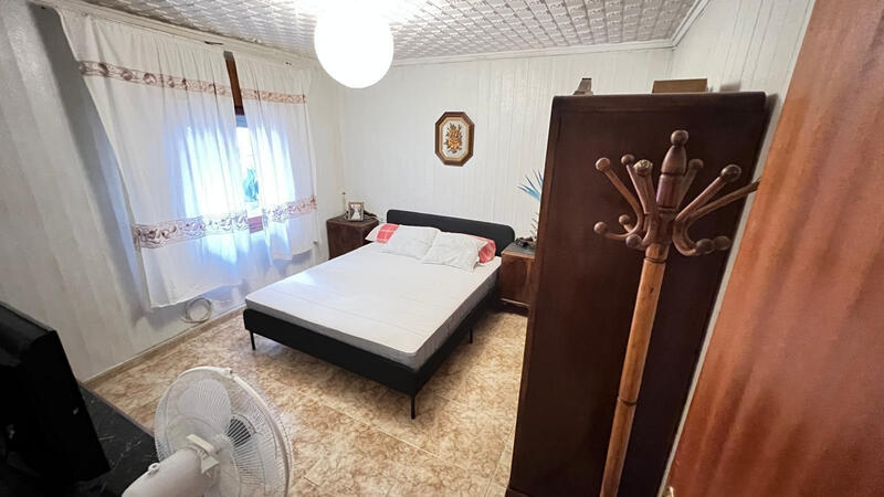4 спальная комната квартира продается
