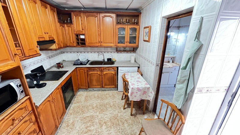 4 спальная комната квартира продается