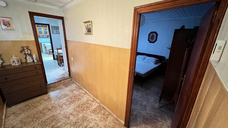 4 спальная комната квартира продается