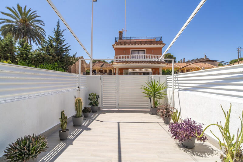 4 slaapkamer Gezinswoning Te koop