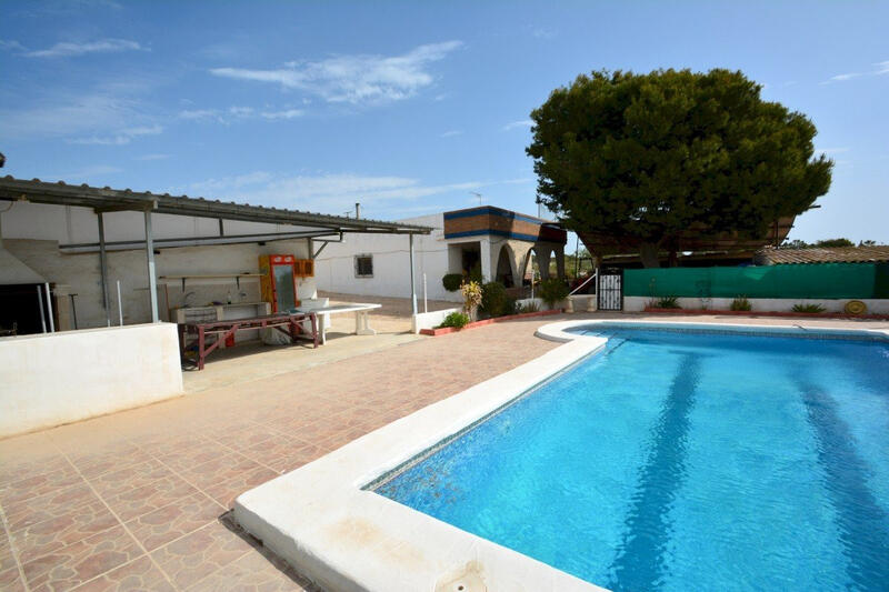 вилла продается в Guardamar del Segura, Alicante