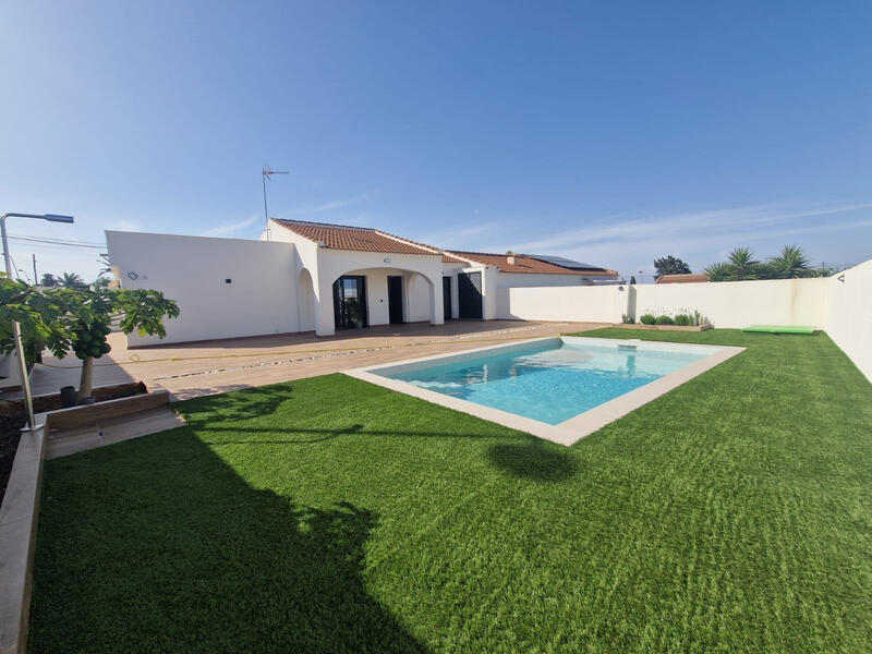 Villa til salgs i Torrevieja, Alicante