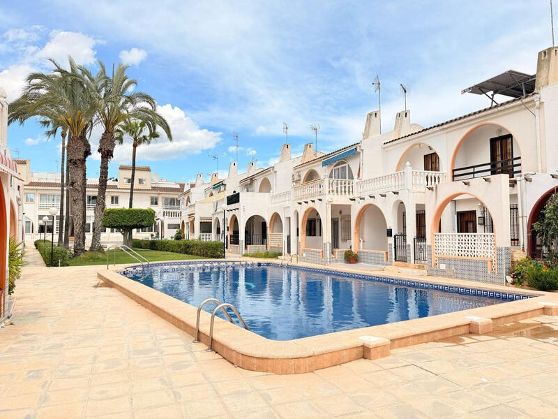 Rekkehus til salgs i Torrevieja, Alicante