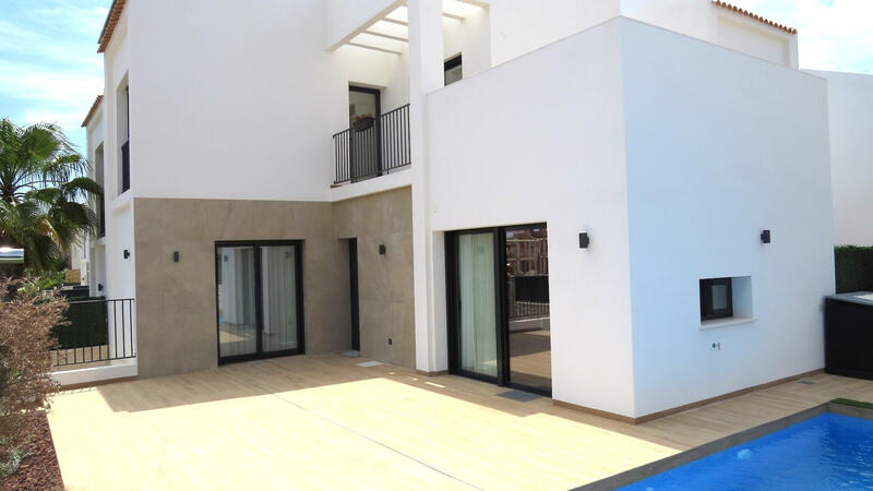 4 slaapkamer Villa Te koop