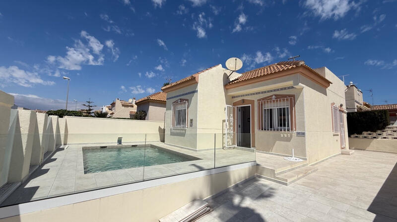 Villa till salu i Torrevieja, Alicante