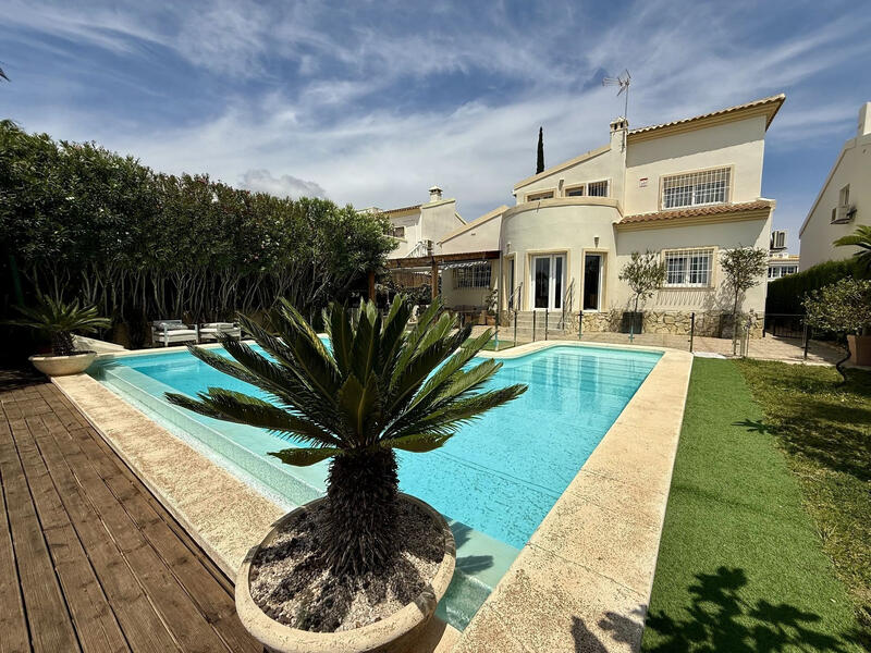 Villa til salgs i Orihuela Costa, Alicante
