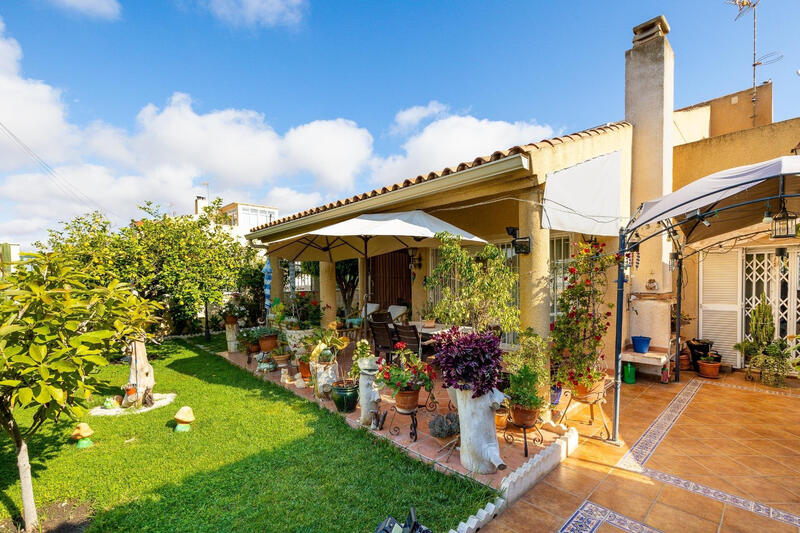 Villa til salgs i Torrevieja, Alicante