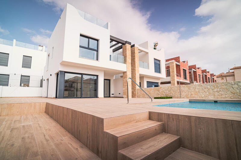 Villa til salgs i Orihuela Costa, Alicante