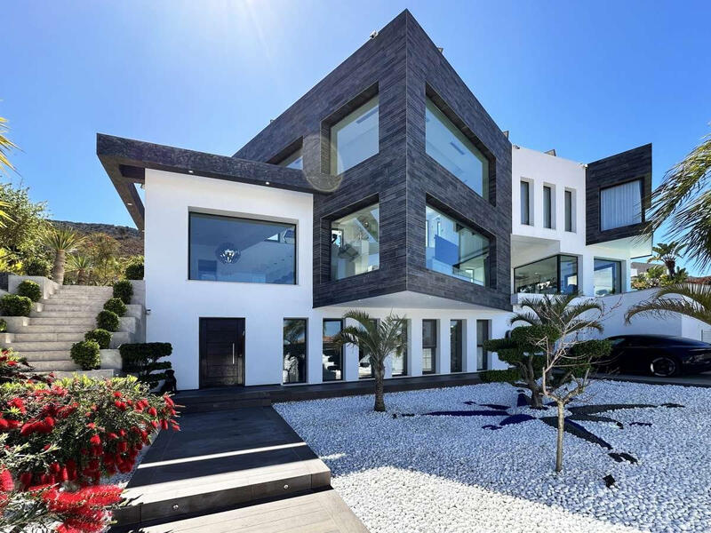 Villa for sale in Torrevieja, Alicante