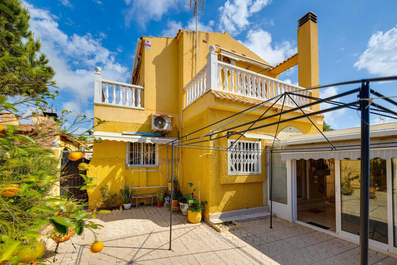 Villa à vendre dans Torrevieja, Alicante