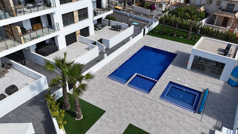 Apartamento en venta en La Zenia, Alicante