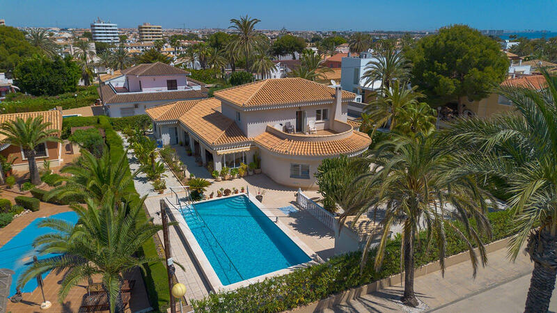 Villa til salgs i Orihuela Costa, Alicante