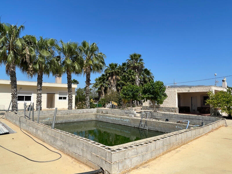 Villa en venta en Torrevieja, Alicante