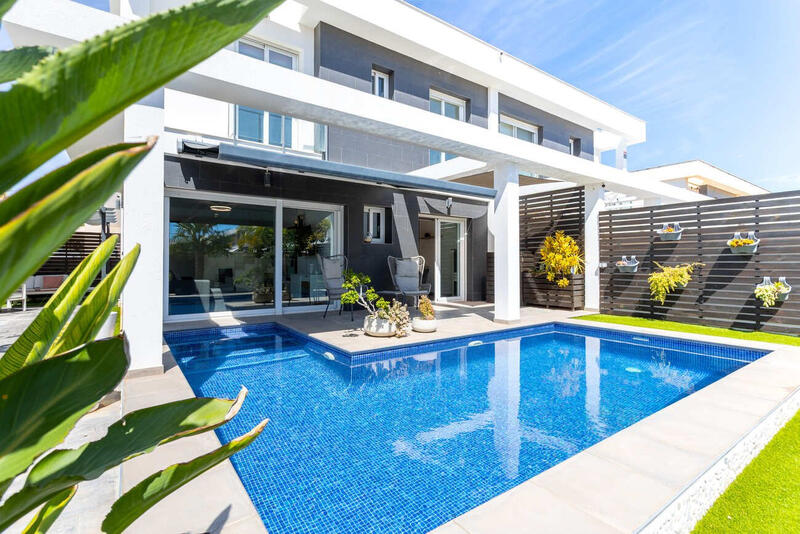 Villa til salg i Santa Pola, Alicante