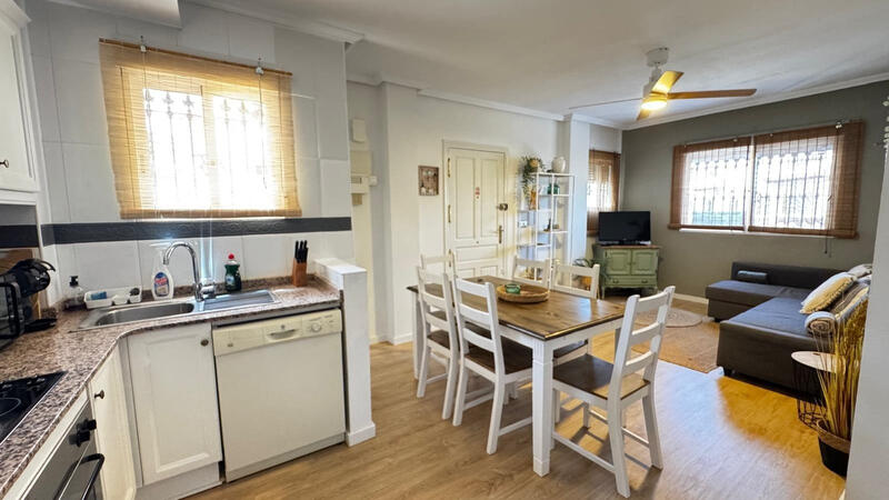 3 slaapkamer Gezinswoning Te koop