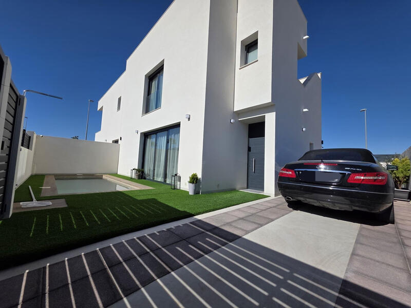 Villa for sale in Benijófar, Alicante