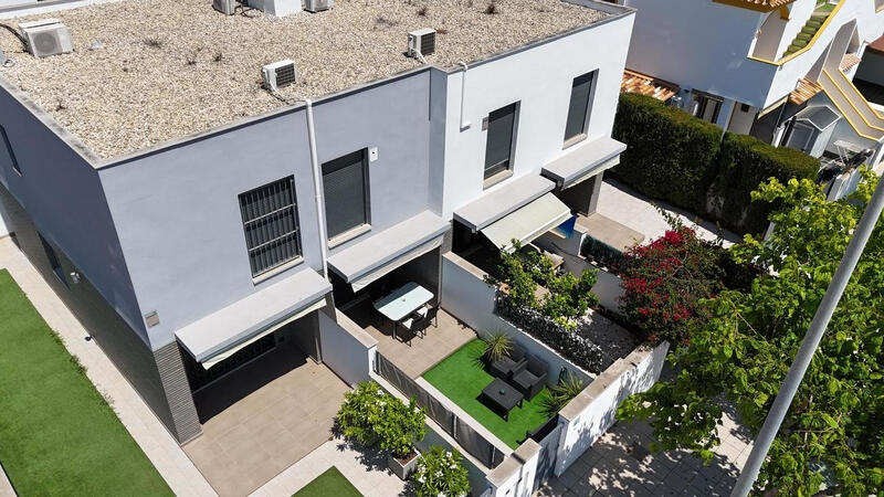 2 bedroom Townhouse for sale