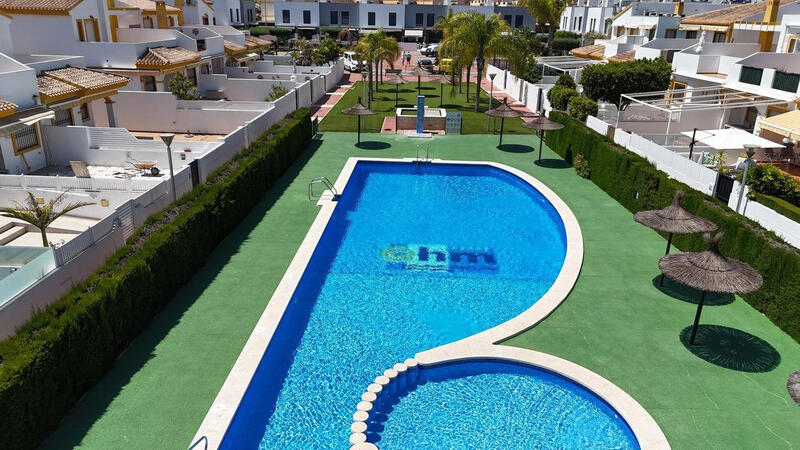 2 bedroom Townhouse for sale