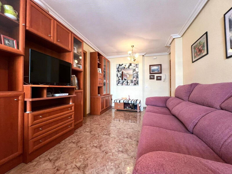 квартира продается в Torrevieja, Alicante
