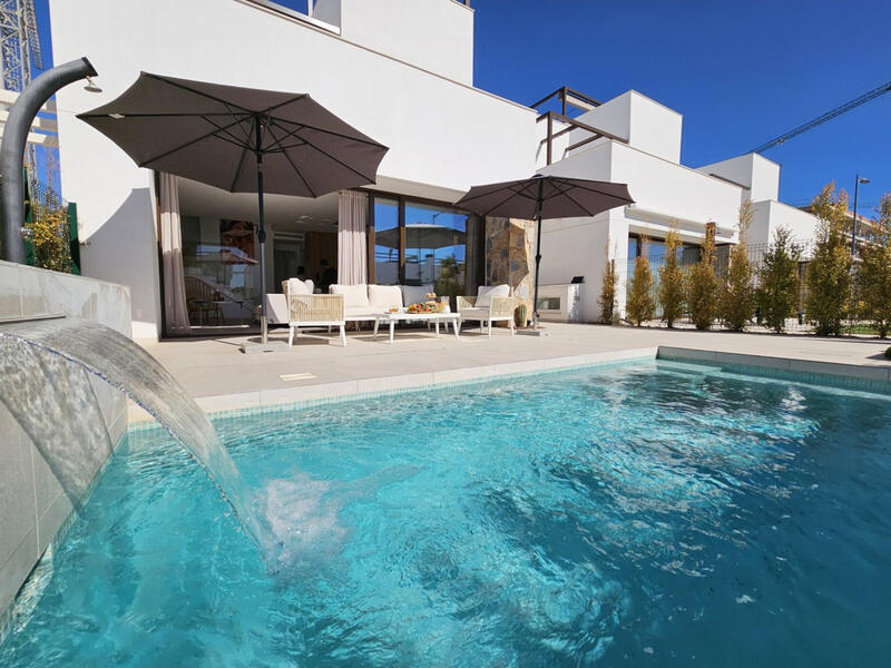 4 Cuarto Villa en venta