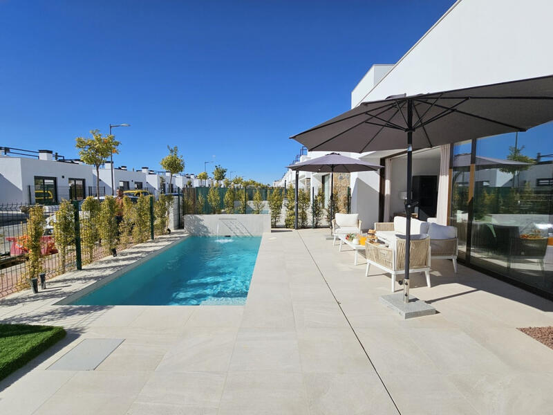 4 Cuarto Villa en venta